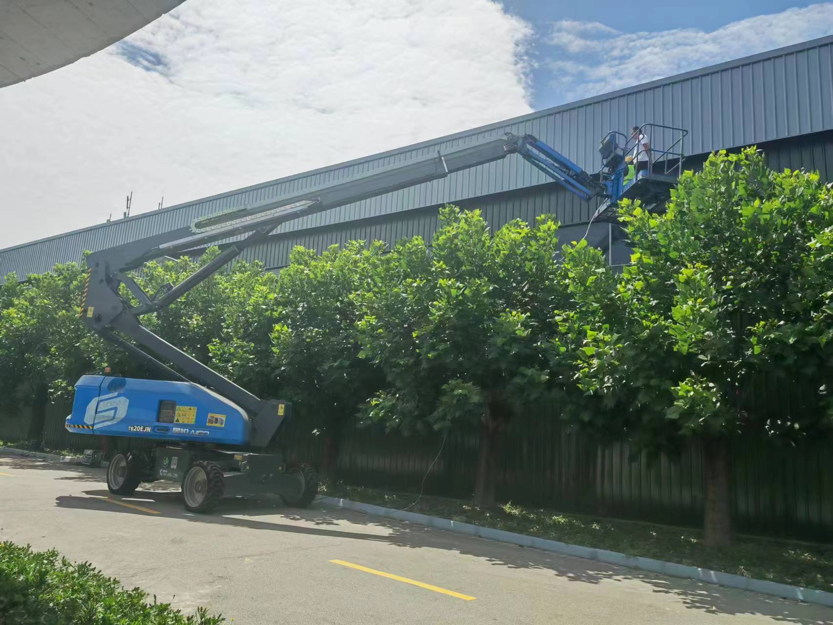直臂高空车